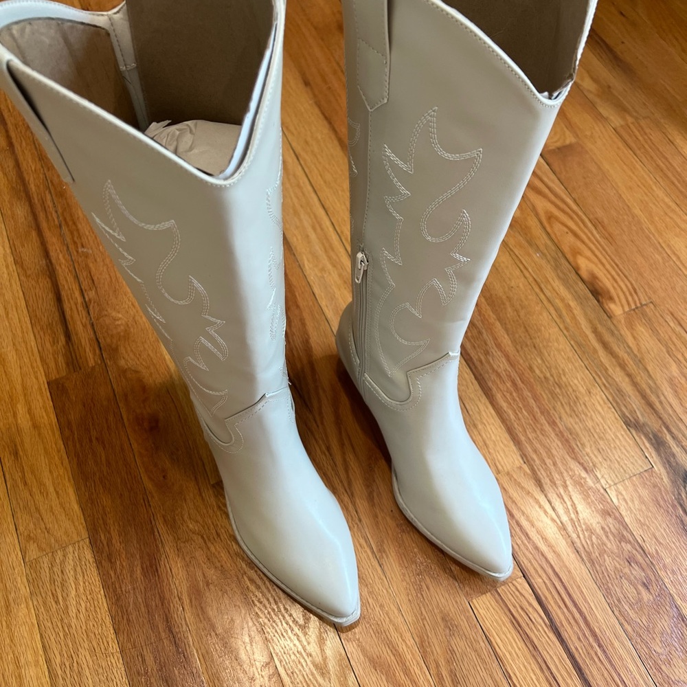 Women's Western Boots in Cream